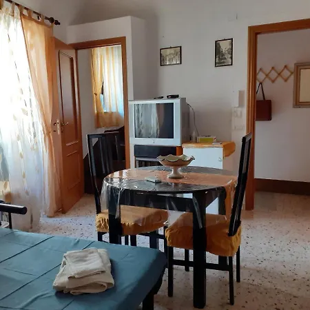Sotto L'arco Santo Stefano di Camastra