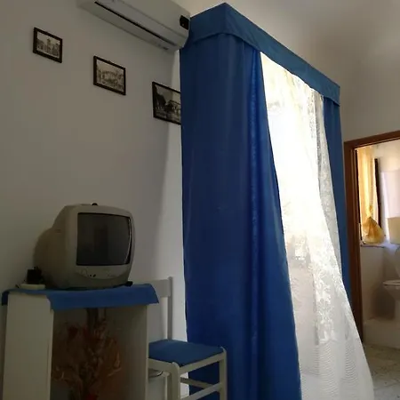 Sotto L'arco * Santo Stefano di Camastra